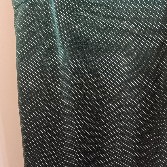 Chic Black Women's Pencil Dress - Picture 2 of 4